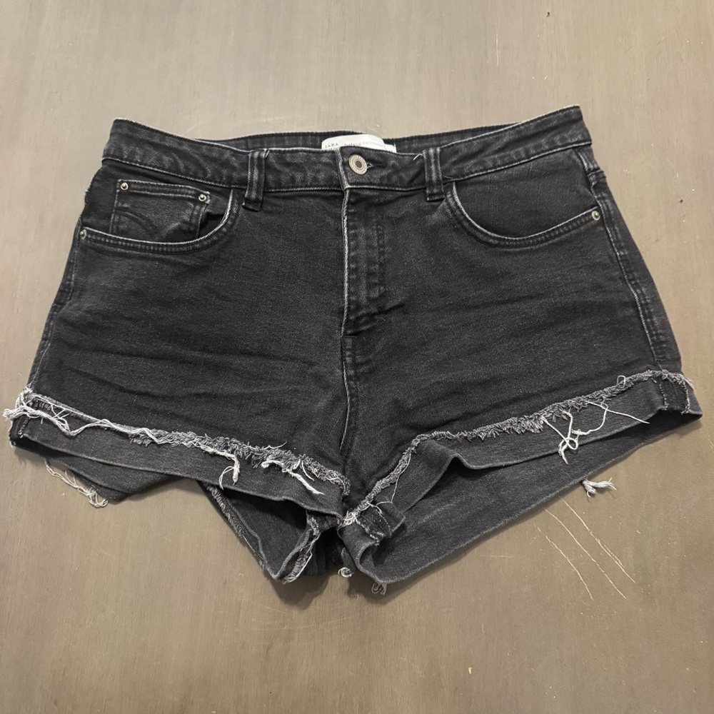 Zara Trafaluc Denimwear Black Jean Shorts Womens 8 Distressed Waist 30 Inseam 2”